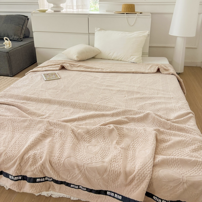 91家纺网 家纺一手货源 找家纺 潮邦创意家居 2025雕花牛奶绒压线毛毯-柔缦雕花 柔缦雕花-玉色