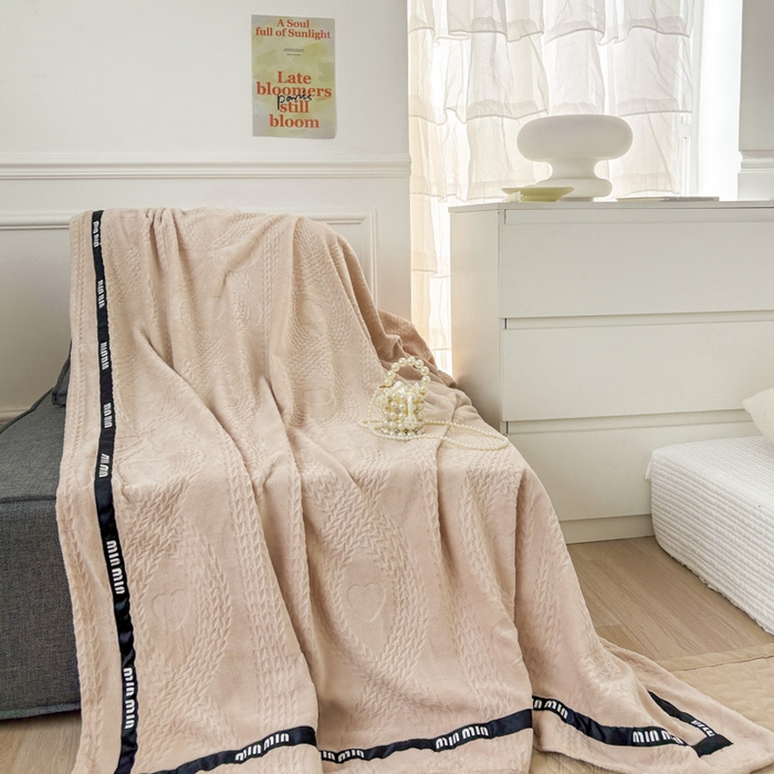 潮邦创意家居 2025雕花牛奶绒压线毛毯-柔缦雕花 柔缦雕花-玉色