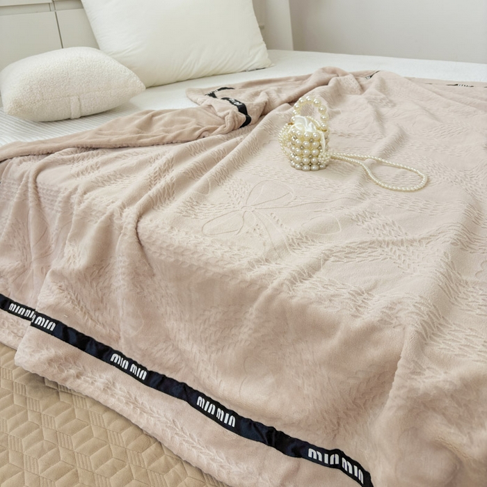 91家纺网 家纺一手货源 找家纺 潮邦创意家居 2025雕花牛奶绒压线毛毯-柔缦雕花 柔缦雕花-玉色