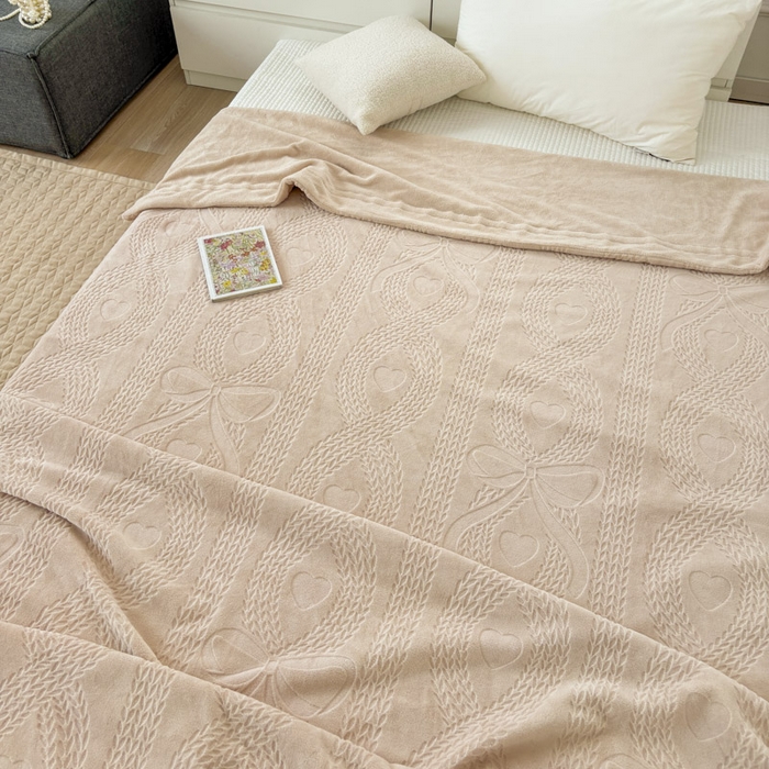 91家纺网 家纺一手货源 找家纺 潮邦创意家居 2025雕花牛奶绒压线毛毯-柔缦雕花 柔缦雕花-玉色