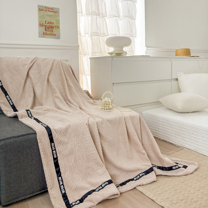 91家纺网 家纺一手货源 找家纺 潮邦创意家居 2025雕花牛奶绒压线毛毯-柔缦雕花 柔缦雕花-玉色