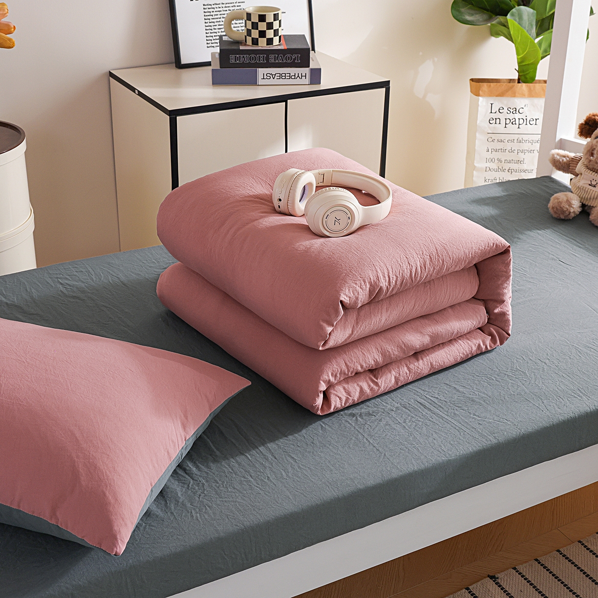 91家纺网 家纺一手货源 找家纺 益多眠 2026新款双拼云朵被被子被芯 双拼系列-豆沙+深灰