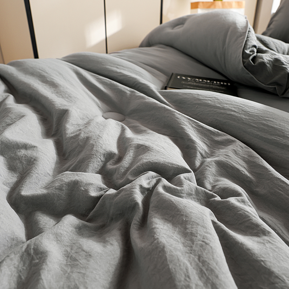 91家纺网 家纺一手货源 找家纺 益多眠 2026新款双拼云朵被被子被芯 双拼系列-烟灰+深灰