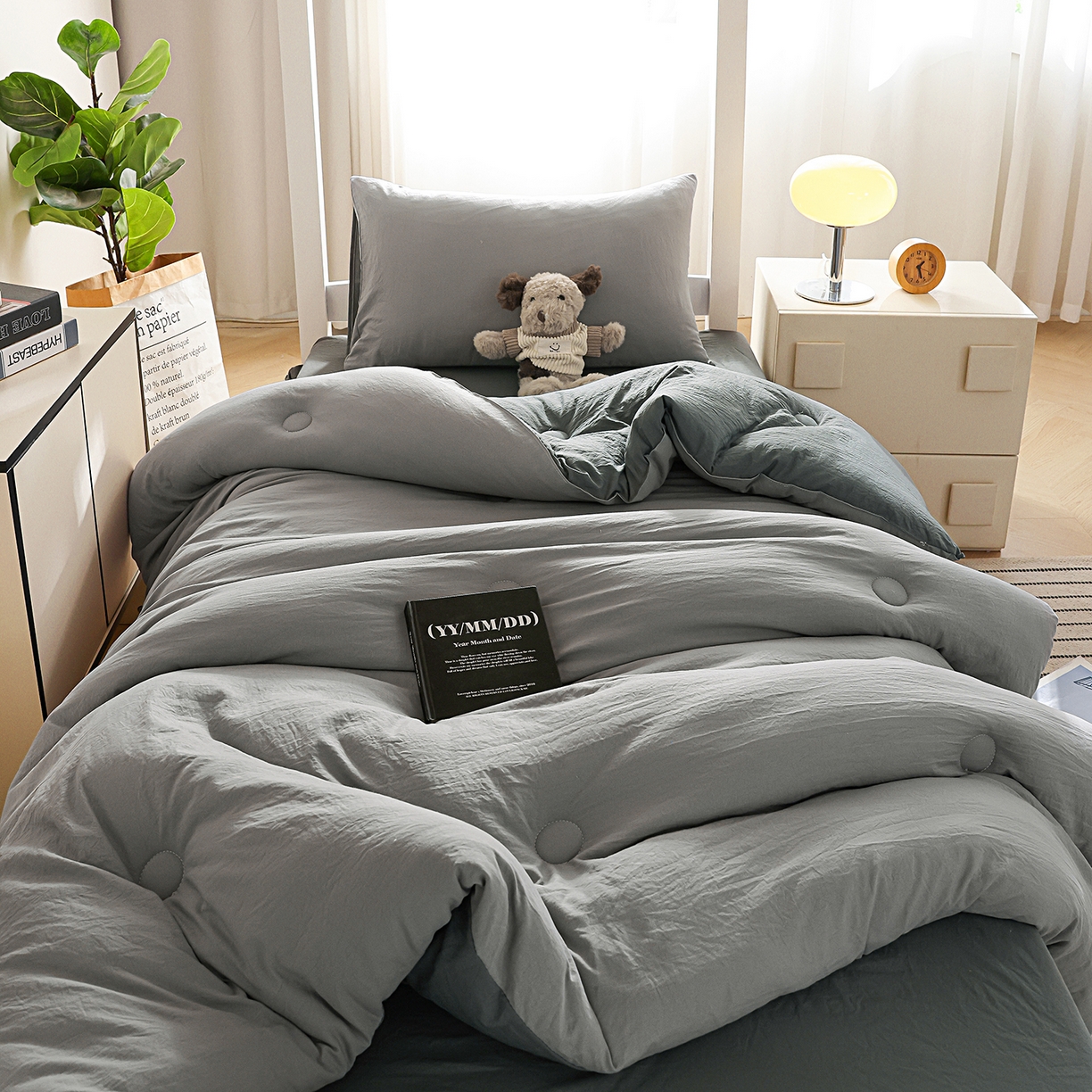 91家纺网 家纺一手货源 找家纺 益多眠 2026新款双拼云朵被被子被芯 双拼系列-烟灰+深灰