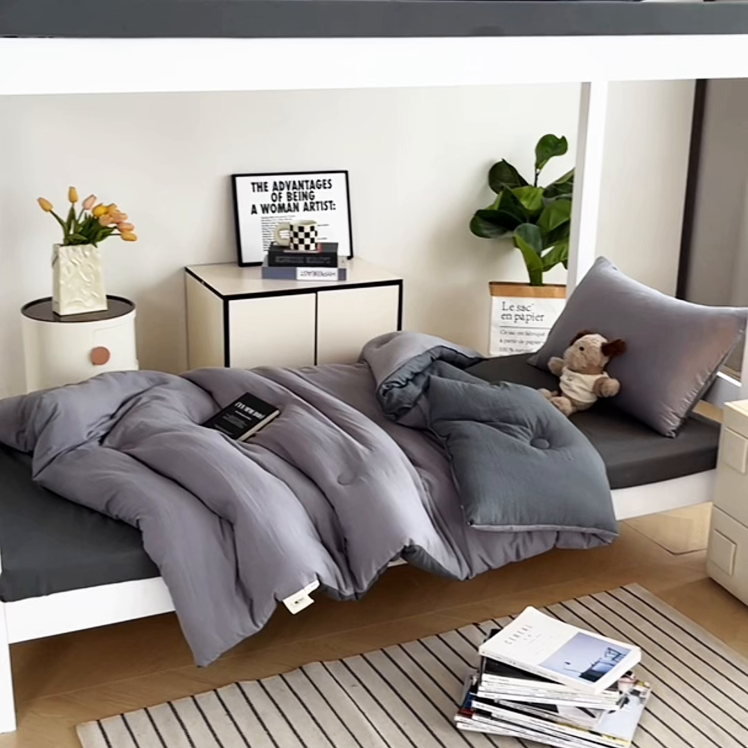 91家纺网 家纺一手货源 找家纺 益多眠 2026新款双拼云朵被被子被芯 双拼系列-烟灰+深灰
