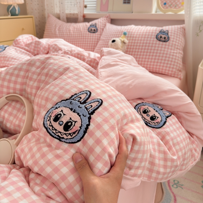 91家纺网 家纺一手货源 找家纺 （总）老K (原美阁） 2025新款学生季A类云朵棉毛巾绣四件套