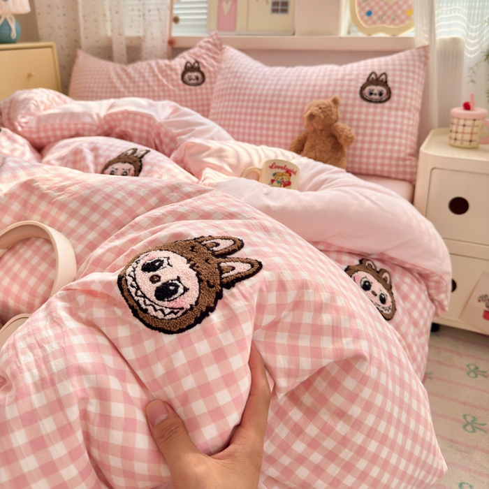 91家纺网 家纺一手货源 找家纺 （总）老K (原美阁） 2025新款学生季A类云朵棉毛巾绣四件套