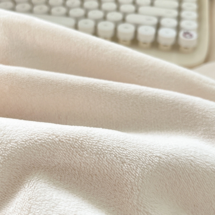 91家纺网 家纺一手货源 找家纺 857家居 2024新款A类牛奶绒纯色双拼四件套 奶昔蓝