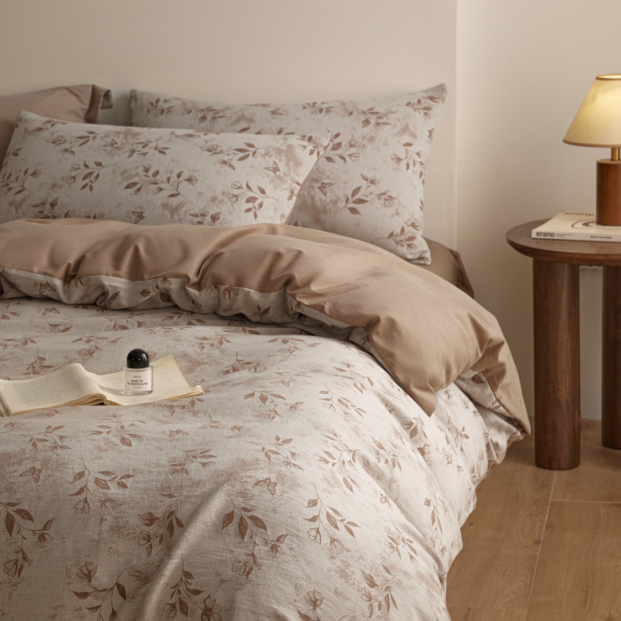 91家纺网 家纺一手货源 找家纺 ab家纺 2025新款全棉提花磨毛四件套-花雨漫漫 花雨漫漫-咖