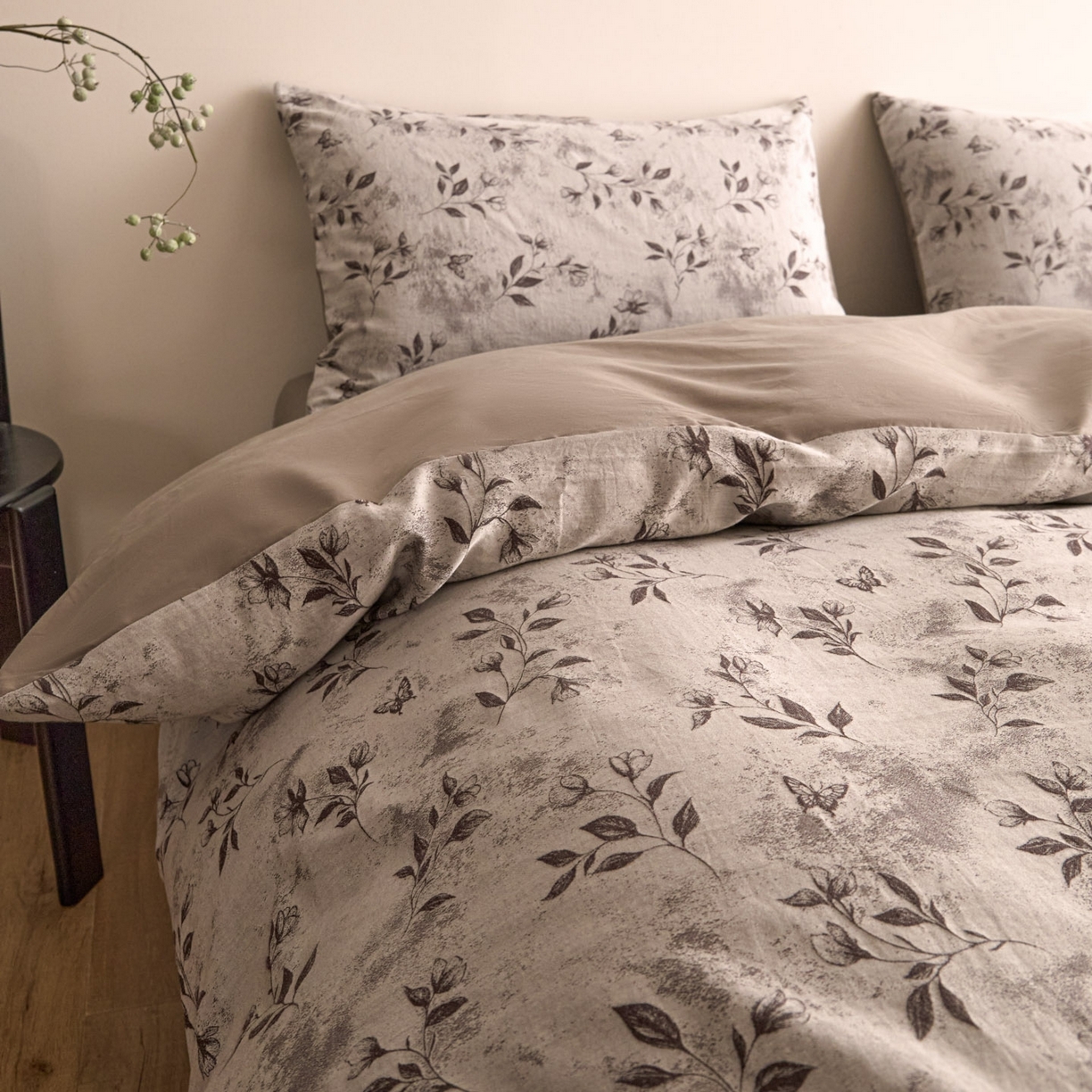 91家纺网 家纺一手货源 找家纺 ab家纺 2025新款全棉提花磨毛四件套-花雨漫漫 花雨漫漫-紫