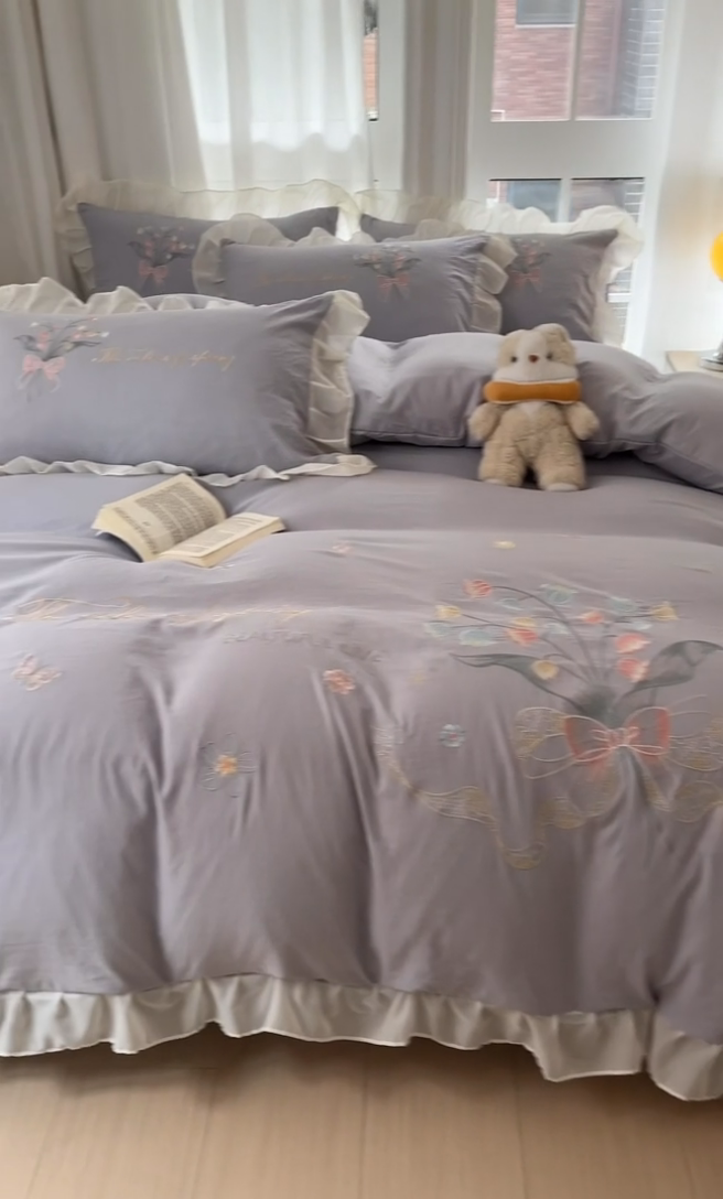 91家纺网 家纺一手货源 找家纺 ab家纺 2025新款水洗棉绣花四件套-铃兰语 铃兰语 浅紫灰