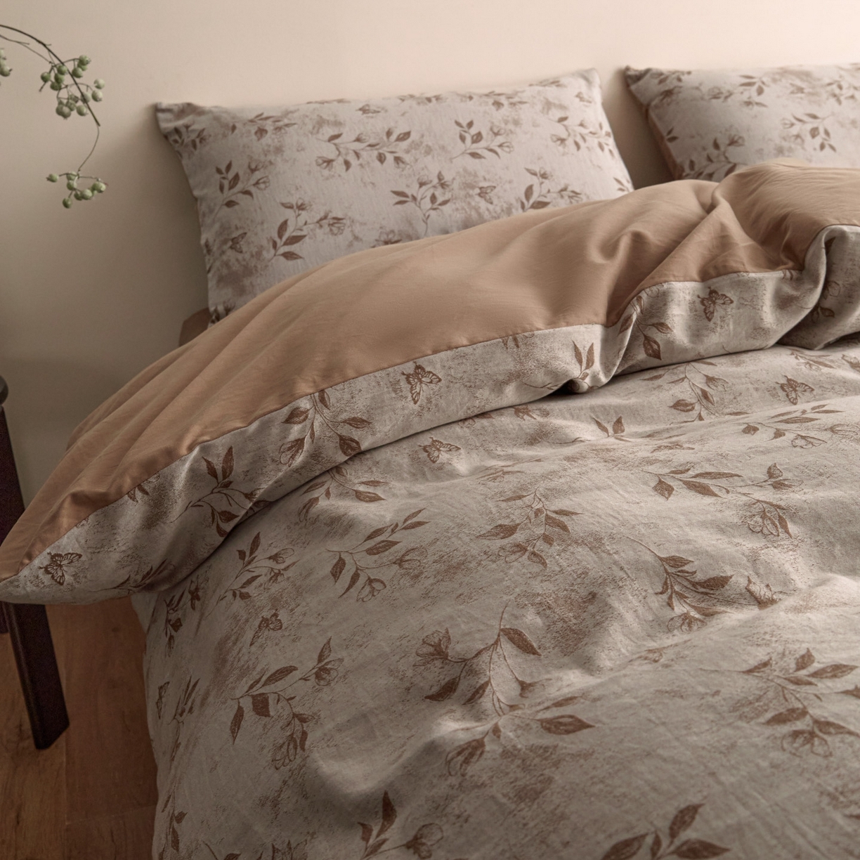 91家纺网 家纺一手货源 找家纺 ab家纺 2025新款全棉提花磨毛四件套-花雨漫漫 花雨漫漫-咖