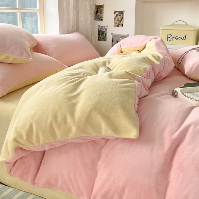 91家纺网 家纺一手货源 找家纺 857家居 2024新款A类牛奶绒纯色双拼四件套 糖果色