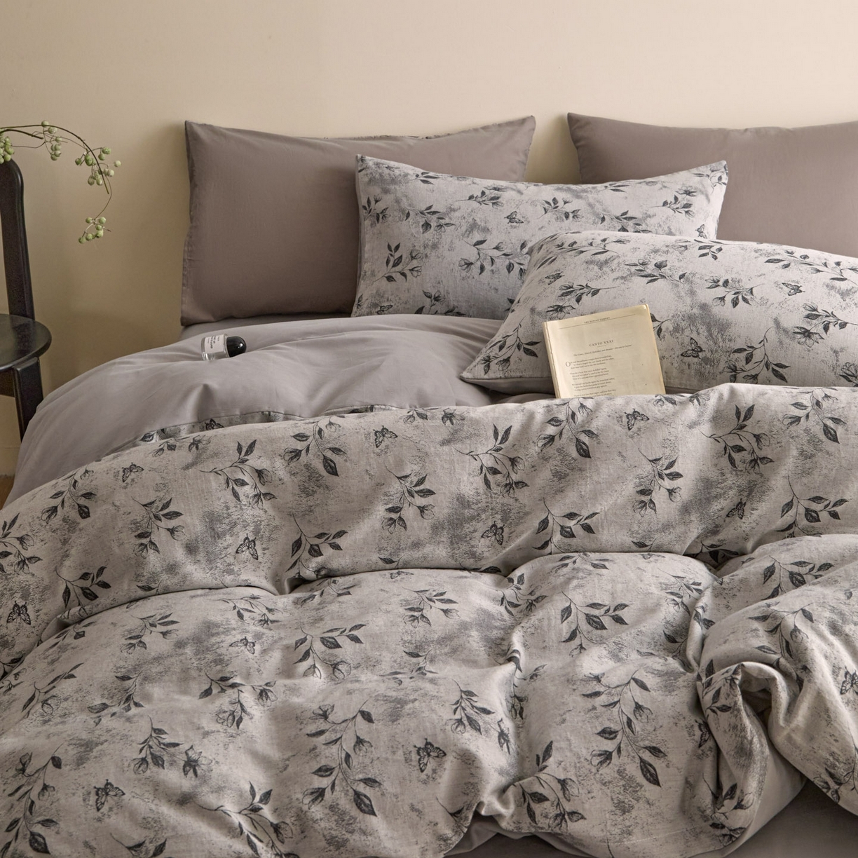 91家纺网 家纺一手货源 找家纺 ab家纺 2025新款全棉提花磨毛四件套-花雨漫漫 花雨漫漫-黑