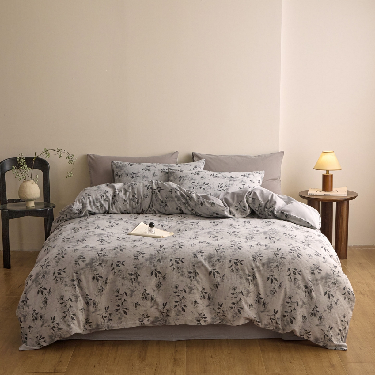 91家纺网 家纺一手货源 找家纺 ab家纺 2025新款全棉提花磨毛四件套-花雨漫漫 花雨漫漫-黑