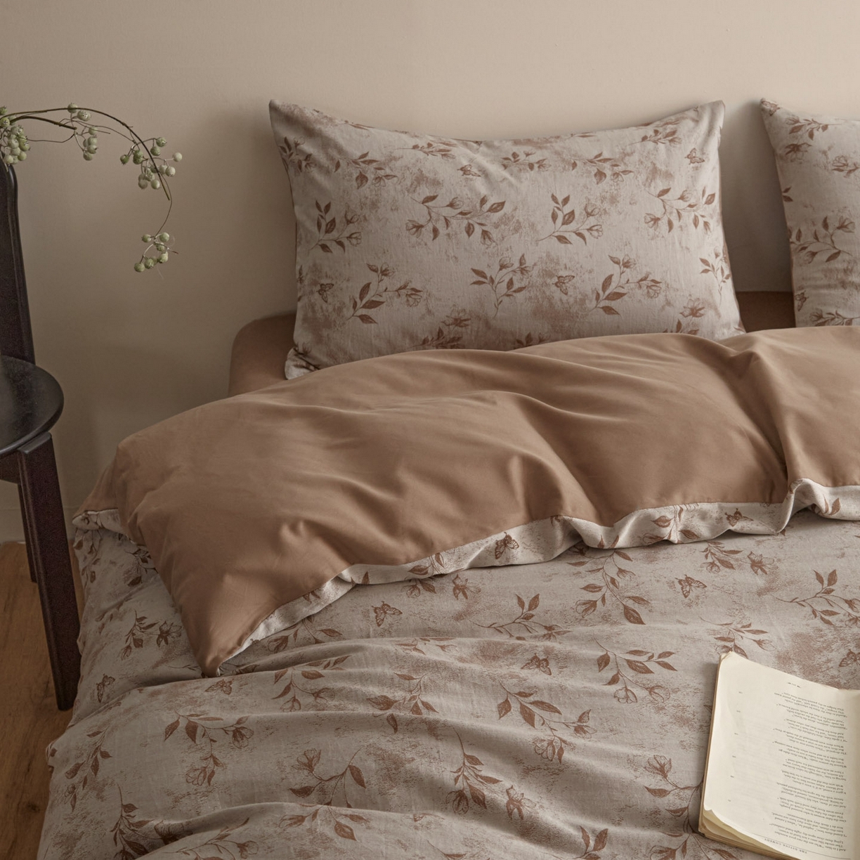 91家纺网 家纺一手货源 找家纺 ab家纺 2025新款全棉提花磨毛四件套-花雨漫漫 花雨漫漫-咖