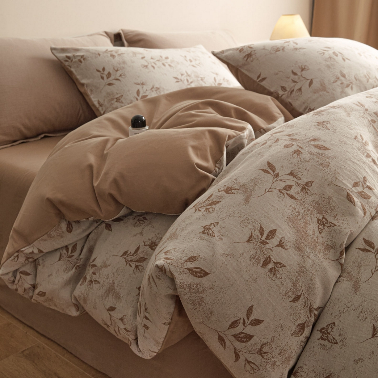 91家纺网 家纺一手货源 找家纺 ab家纺 2025新款全棉提花磨毛四件套-花雨漫漫 花雨漫漫-咖