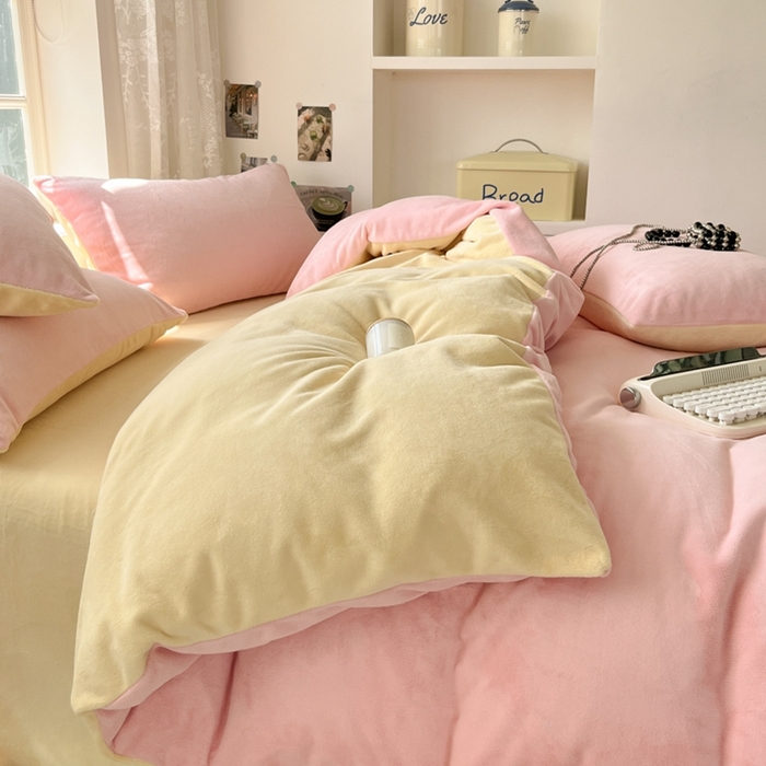 91家纺网 家纺一手货源 找家纺 857家居 2024新款A类牛奶绒纯色双拼四件套 糖果色