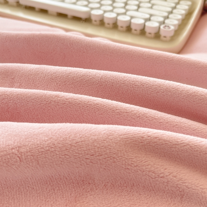 91家纺网 家纺一手货源 找家纺 857家居 2024新款A类牛奶绒纯色双拼四件套 糖果色