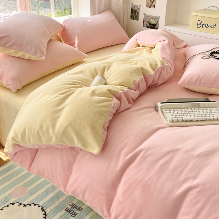 91家纺网 家纺一手货源 找家纺 857家居 2024新款A类牛奶绒纯色双拼四件套 糖果色