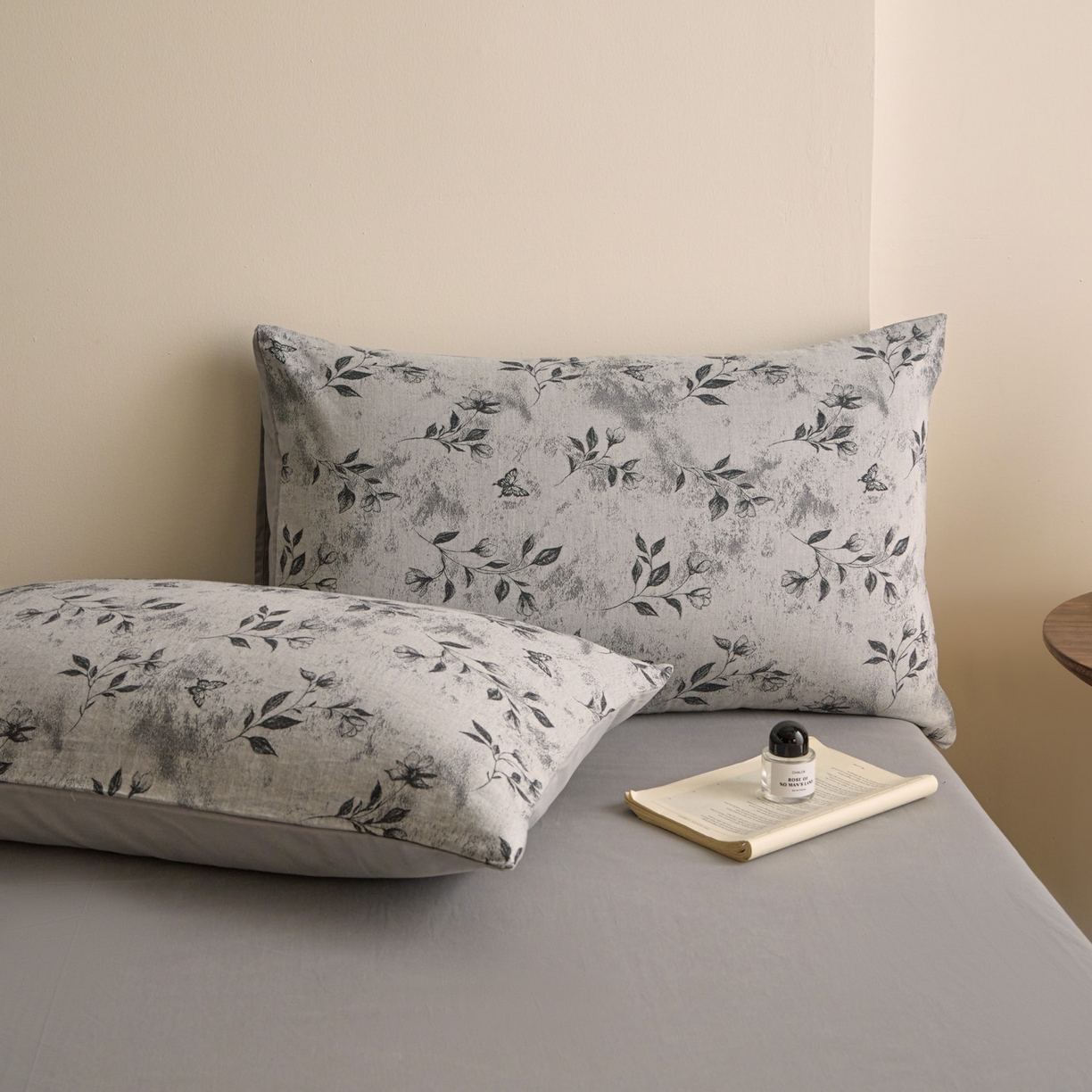 91家纺网 家纺一手货源 找家纺 ab家纺 2025新款全棉提花磨毛四件套-花雨漫漫 花雨漫漫-黑