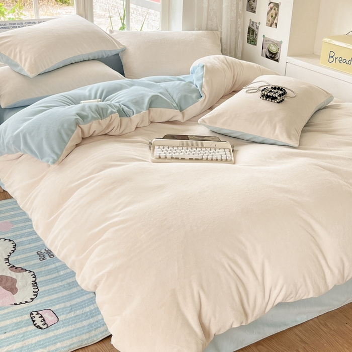 91家纺网 家纺一手货源 找家纺 857家居 2024新款A类牛奶绒纯色双拼四件套 奶昔蓝