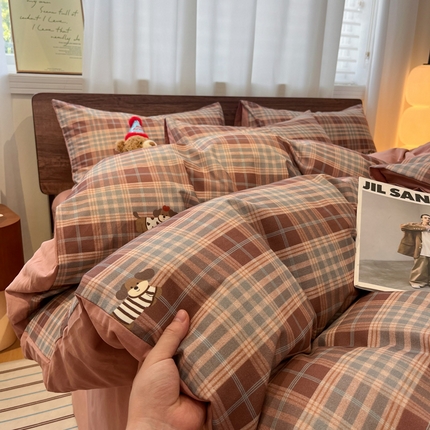 91家纺网 家纺一手货源 找家纺 （总）莱登卡奴 2025新款A类100%全棉磨毛条格卡通系列四件套