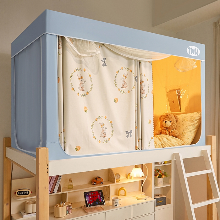 91家纺网 家纺一手货源 找家纺 青竹苑 2025新款覆膜遮光印花学生坐床蚊帐 草莓兔兔