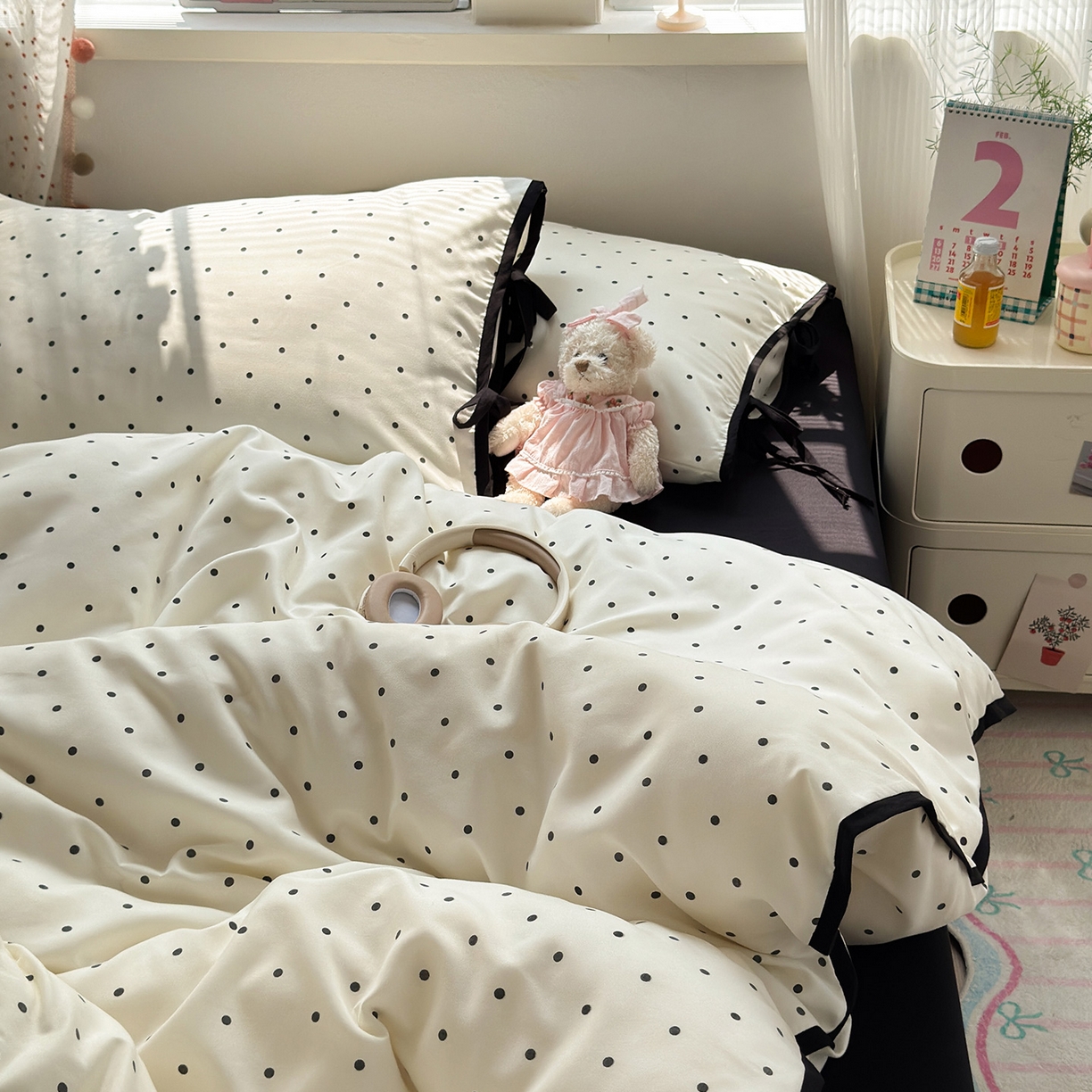 91家纺网 家纺一手货源 找家纺 尤米 2025新款水洗棉撞色绑带款四件套 绑带款-白波点