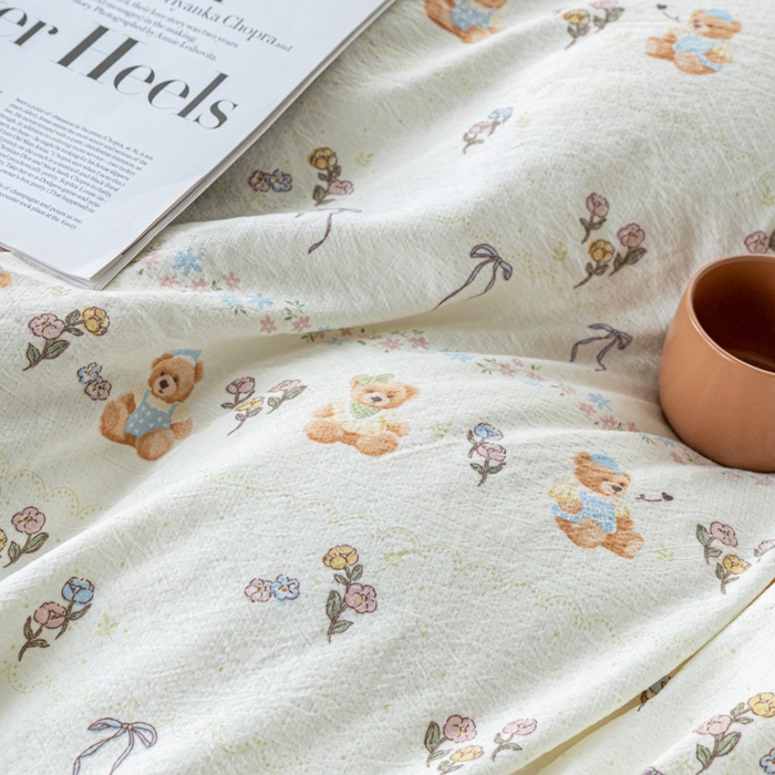 91家纺网 家纺一手货源 找家纺 奇丝雅 2025新款A类有氧超柔云感双层纱皱皱纱学生宿舍三件套家用四件套单被套 薄荷熊