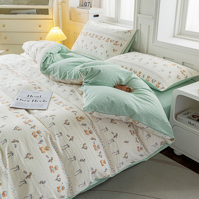 91家纺网 家纺一手货源 找家纺 奇丝雅 2025新款A类有氧超柔云感双层纱皱皱纱学生宿舍三件套家用四件套单被套 薄荷熊