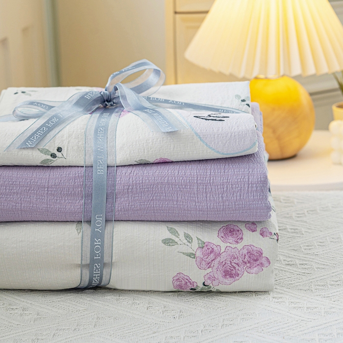 91家纺网 家纺一手货源 找家纺 奇丝雅 2025新款A类有氧超柔云感双层纱皱皱纱学生宿舍三件套家用四件套单被套 花黛罗兰