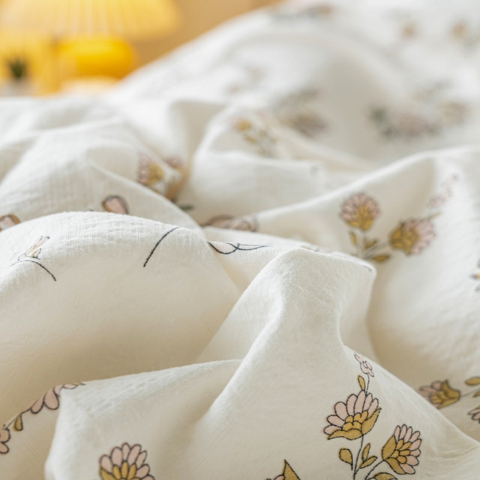 91家纺网 家纺一手货源 找家纺 奇丝雅 2025新款A类有氧超柔云感双层纱皱皱纱学生宿舍三件套家用四件套单被套 山茶花