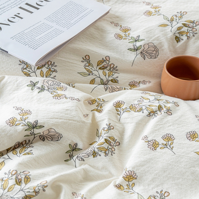 91家纺网 家纺一手货源 找家纺 奇丝雅 2025新款A类有氧超柔云感双层纱皱皱纱学生宿舍三件套家用四件套单被套 山茶花