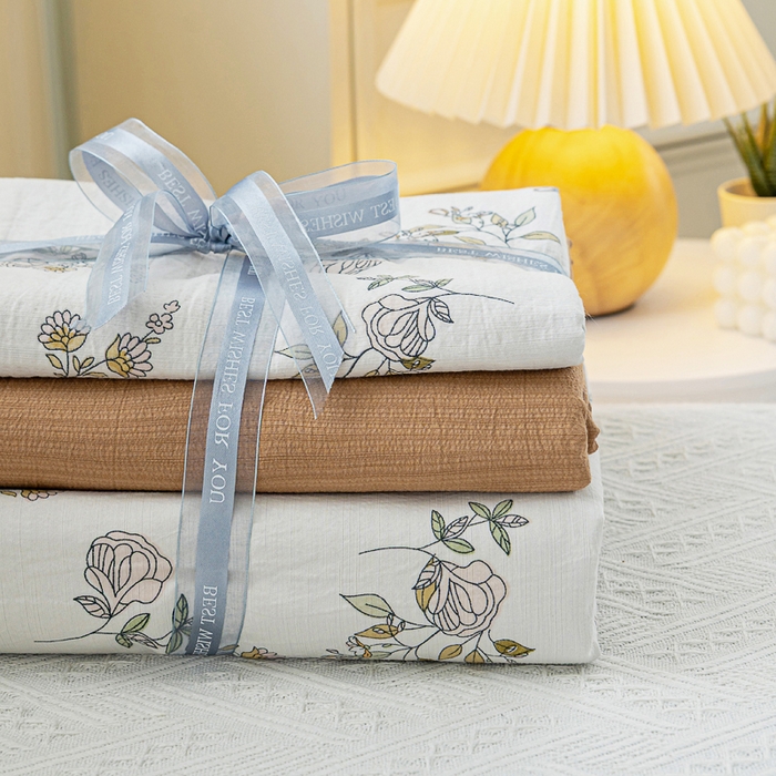 91家纺网 家纺一手货源 找家纺 奇丝雅 2025新款A类有氧超柔云感双层纱皱皱纱学生宿舍三件套家用四件套单被套 山茶花