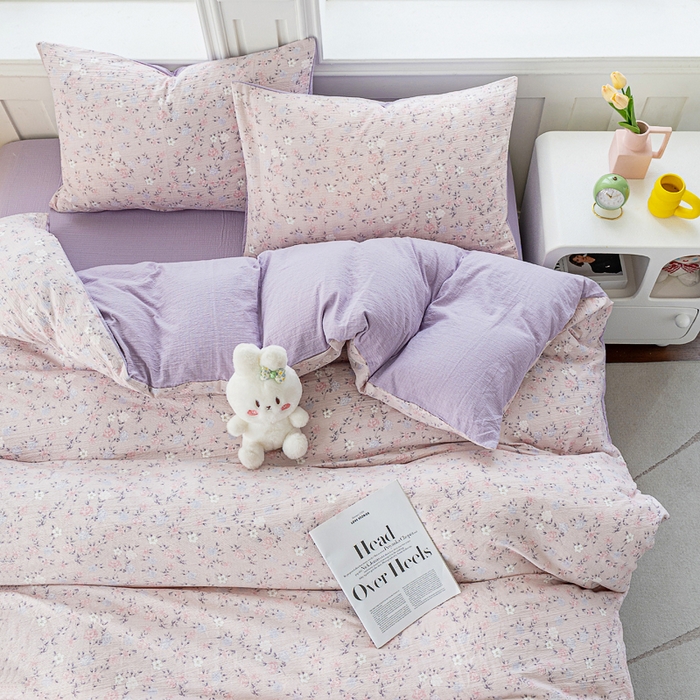 91家纺网 家纺一手货源 找家纺 奇丝雅 2025新款A类有氧超柔云感双层纱皱皱纱学生宿舍三件套家用四件套单被套 碎花紫苏