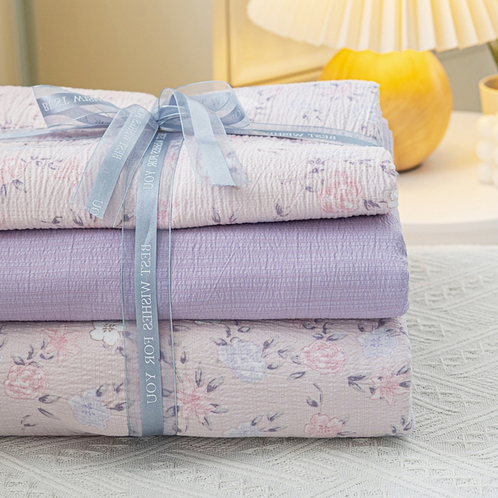 91家纺网 家纺一手货源 找家纺 奇丝雅 2025新款A类有氧超柔云感双层纱皱皱纱学生宿舍三件套家用四件套单被套 碎花紫苏