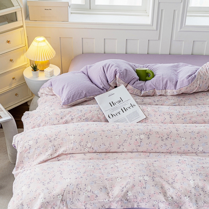 91家纺网 家纺一手货源 找家纺 奇丝雅 2025新款A类有氧超柔云感双层纱皱皱纱学生宿舍三件套家用四件套单被套 碎花紫苏