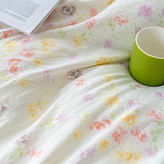 91家纺网 家纺一手货源 找家纺 奇丝雅 2025新款A类有氧超柔云感双层纱皱皱纱学生宿舍三件套家用四件套单被套 相遇