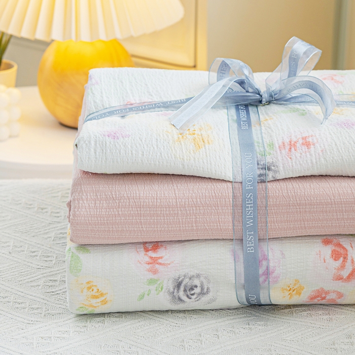 91家纺网 家纺一手货源 找家纺 奇丝雅 2025新款A类有氧超柔云感双层纱皱皱纱学生宿舍三件套家用四件套单被套 相遇