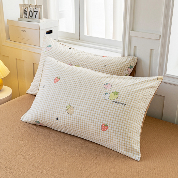 91家纺网 家纺一手货源 找家纺 奇丝雅 2025新款A类有氧超柔云感双层纱皱皱纱学生宿舍三件套家用四件套单被套 郁可草莓