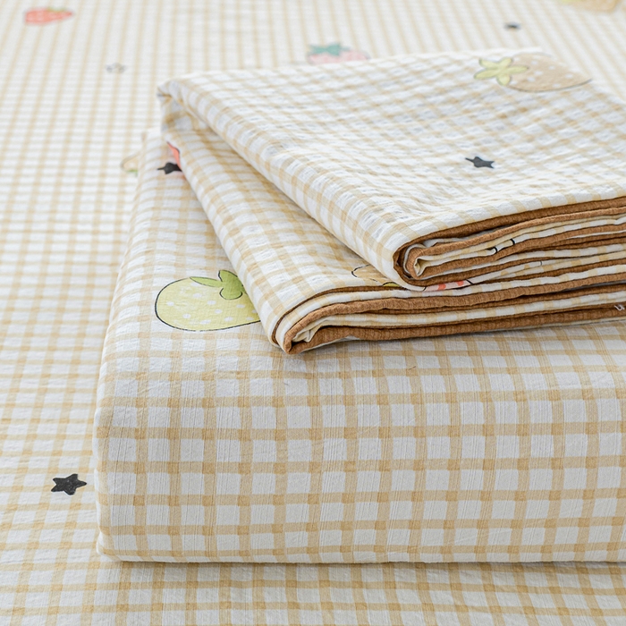 91家纺网 家纺一手货源 找家纺 奇丝雅 2025新款A类有氧超柔云感双层纱皱皱纱学生宿舍三件套家用四件套单被套 郁可草莓