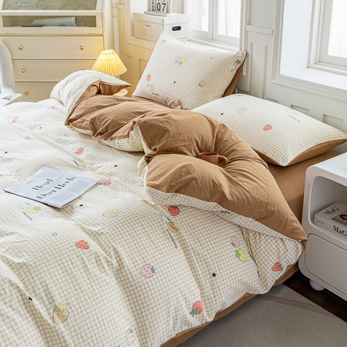 91家纺网 家纺一手货源 找家纺 奇丝雅 2025新款A类有氧超柔云感双层纱皱皱纱学生宿舍三件套家用四件套单被套 郁可草莓