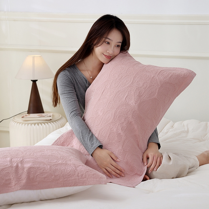 91家纺网 家纺一手货源 找家纺 朴尔家纺-毛巾被 2025新款浮雕凤尾花纯色全棉纯棉三层纱布枕巾单枕巾枕巾单件 浮雕凤尾花-粉