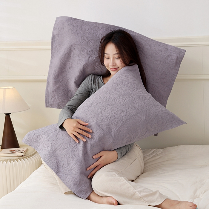 91家纺网 家纺一手货源 找家纺 朴尔家纺-毛巾被 2025新款浮雕凤尾花纯色全棉纯棉三层纱布枕巾单枕巾枕巾单件 浮雕凤尾花-深灰