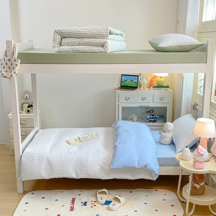 91家纺网 家纺一手货源 找家纺 （总）麒东家纺 2025新款开学季学生ins风条纹方格水洗四件套学生上下铺三件套