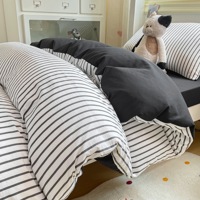 91家纺网 家纺一手货源 找家纺 （总）麒东家纺 2025新款开学季学生ins风条纹方格水洗四件套学生上下铺三件套