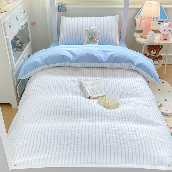 91家纺网 家纺一手货源 找家纺 （总）麒东家纺 2025新款开学季学生ins风条纹方格水洗四件套学生上下铺三件套