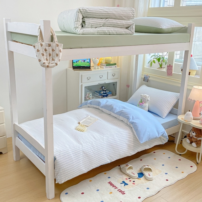 91家纺网 家纺一手货源 找家纺 （总）麒东家纺 2025新款开学季学生ins风条纹方格水洗四件套学生上下铺三件套