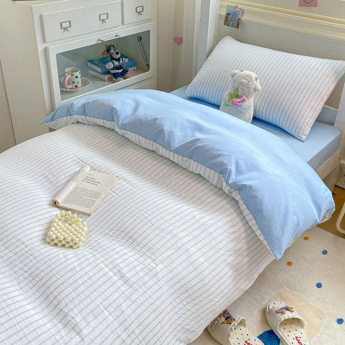 91家纺网 家纺一手货源 找家纺 （总）麒东家纺 2025新款开学季学生ins风条纹方格水洗四件套学生上下铺三件套